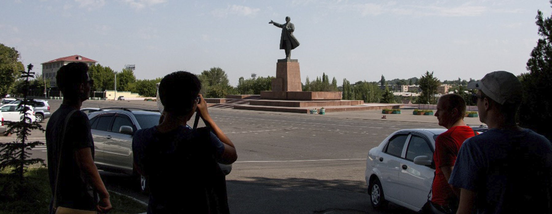 Walking tour around Osh