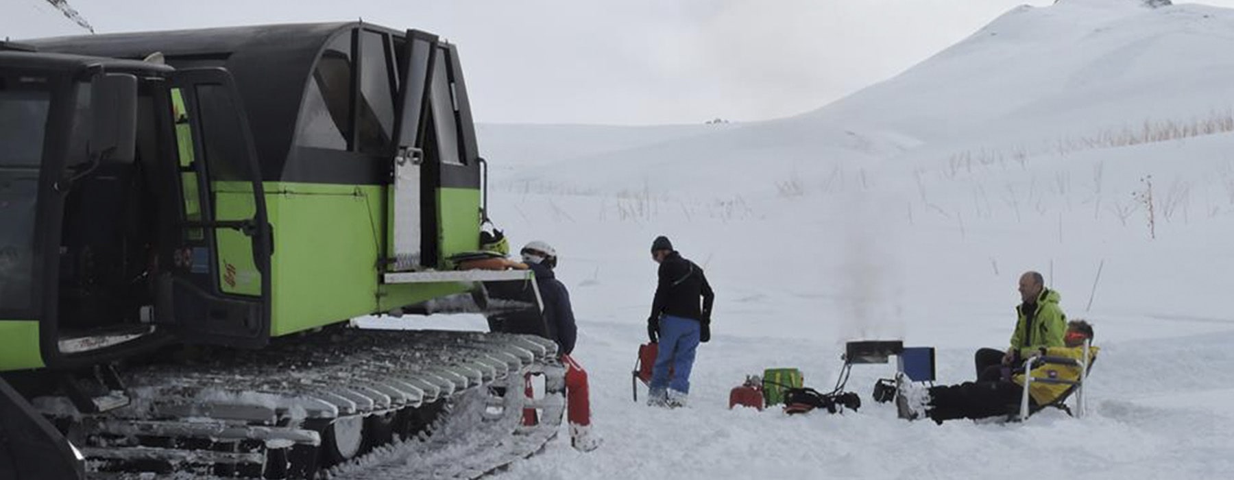 Snow cat lifting