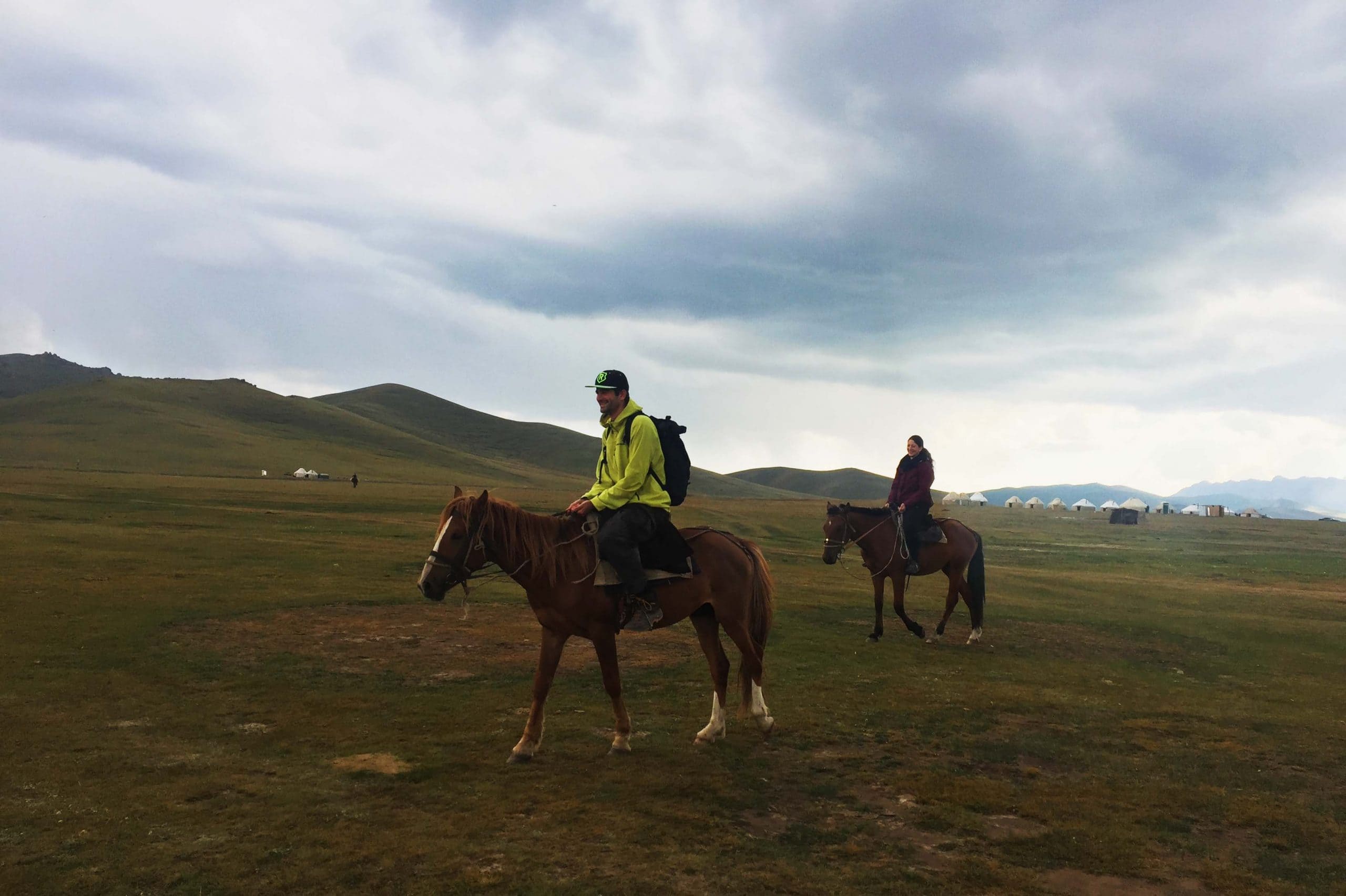 Kyz art – son kul horseback riding